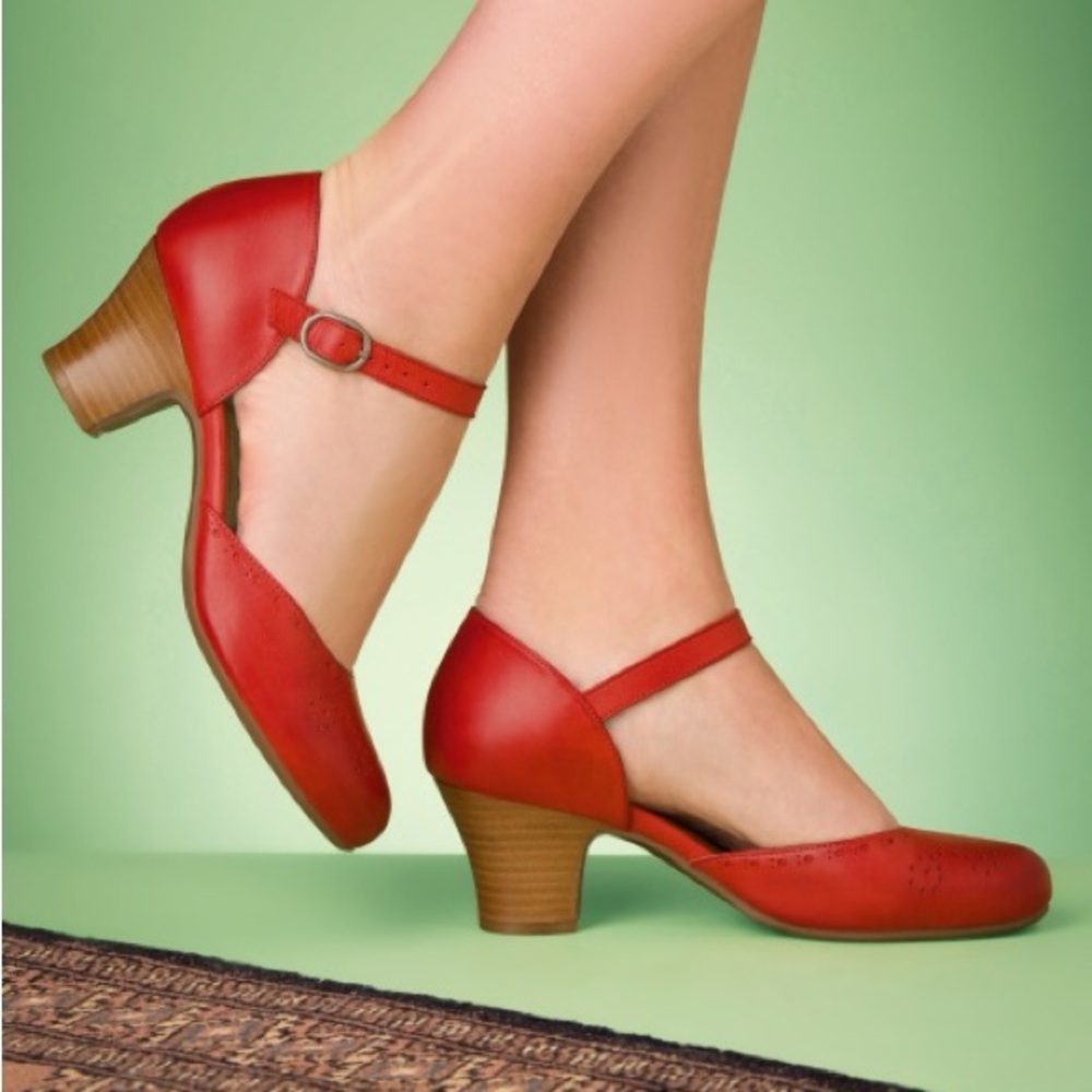 NIB Red Mary Jane Scarlet Heels by Miz Mooz